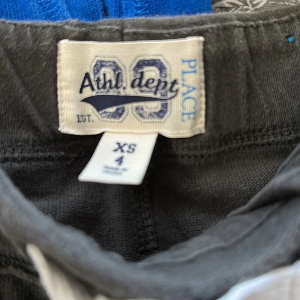 Children’s Place (bundle of 3) shorts with drawstring.  Excellent condition SZ 4